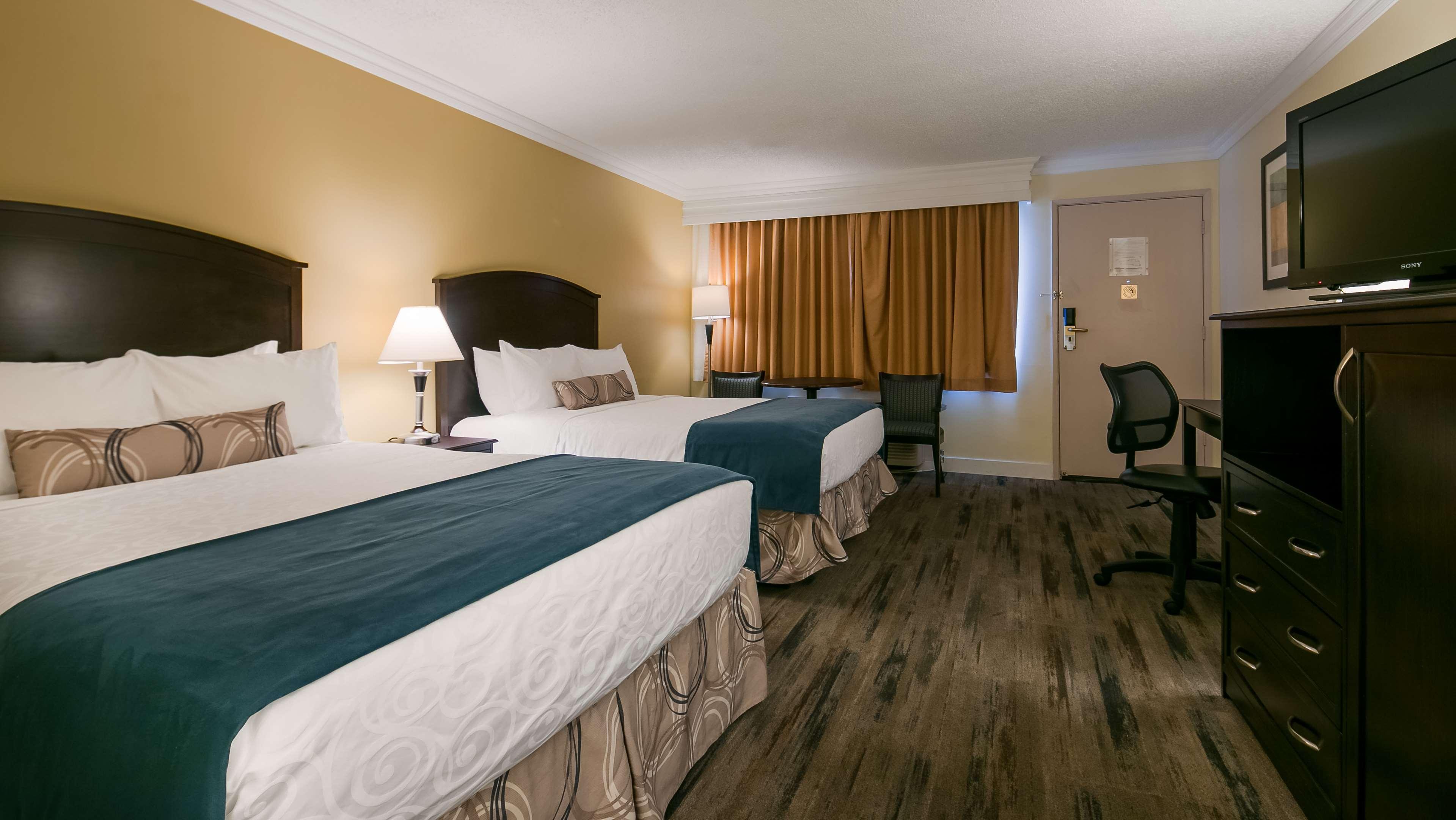 Best Western Plus Burnaby Hotel Экстерьер фото