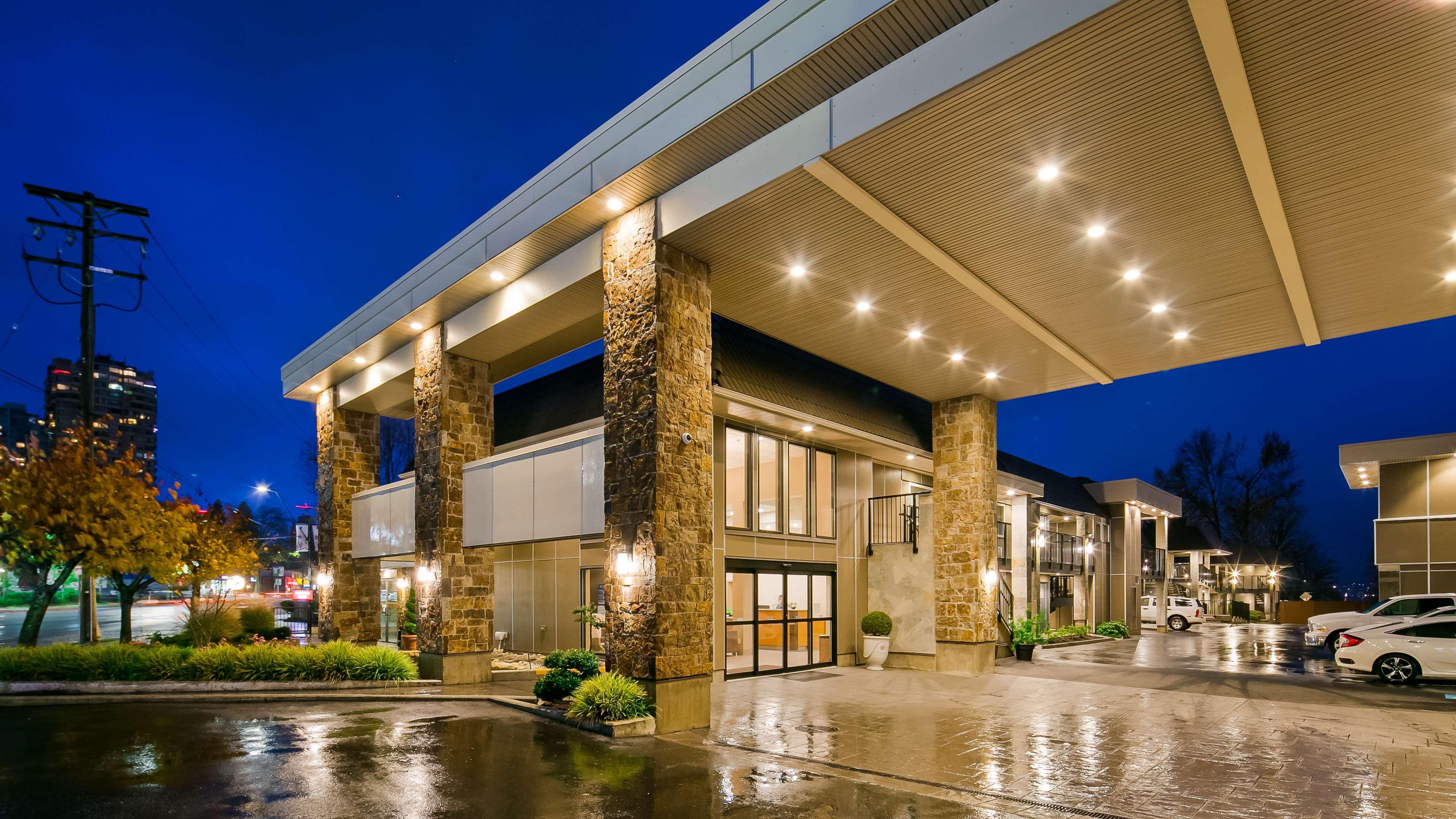 Best Western Plus Burnaby Hotel Экстерьер фото