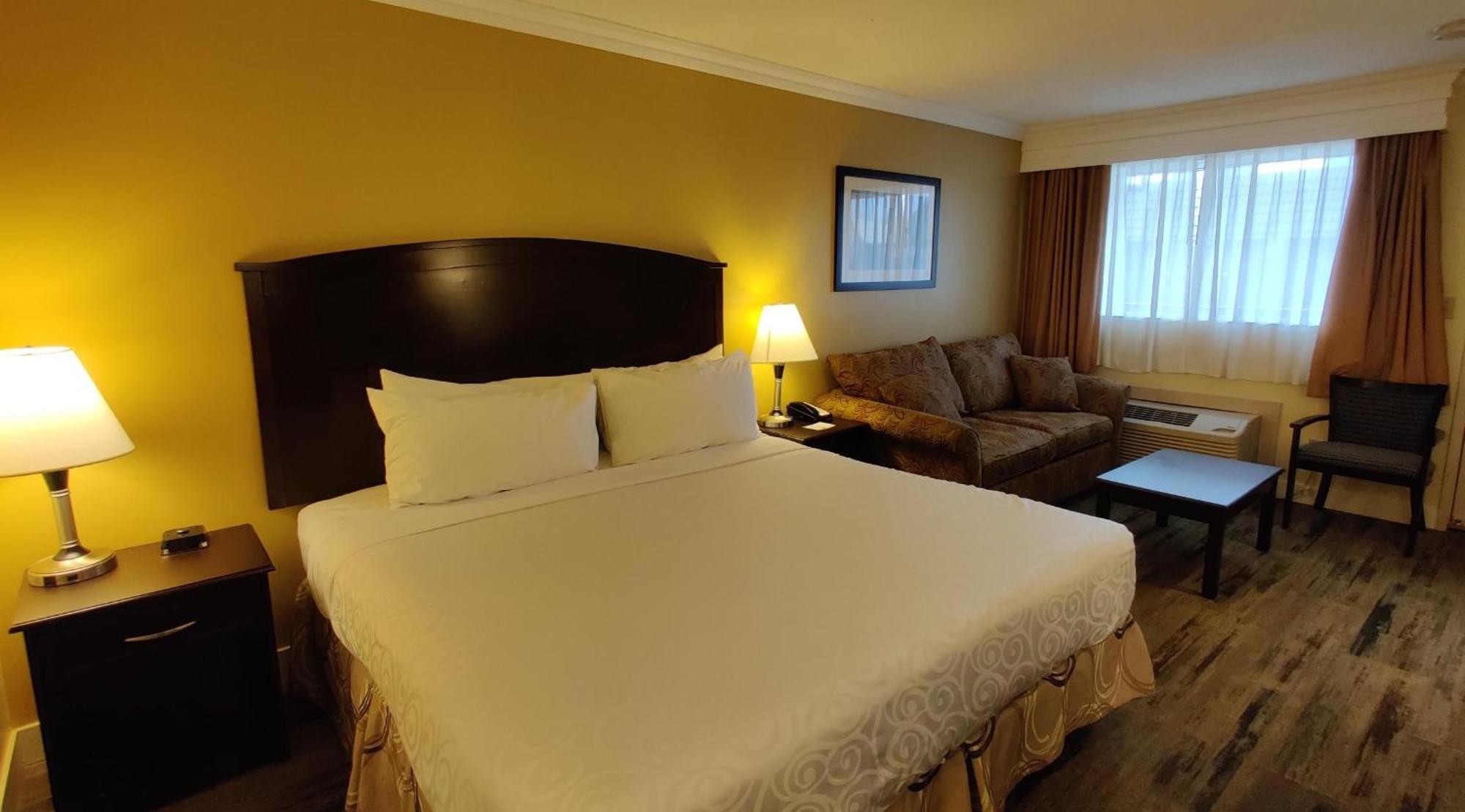 Best Western Plus Burnaby Hotel Экстерьер фото